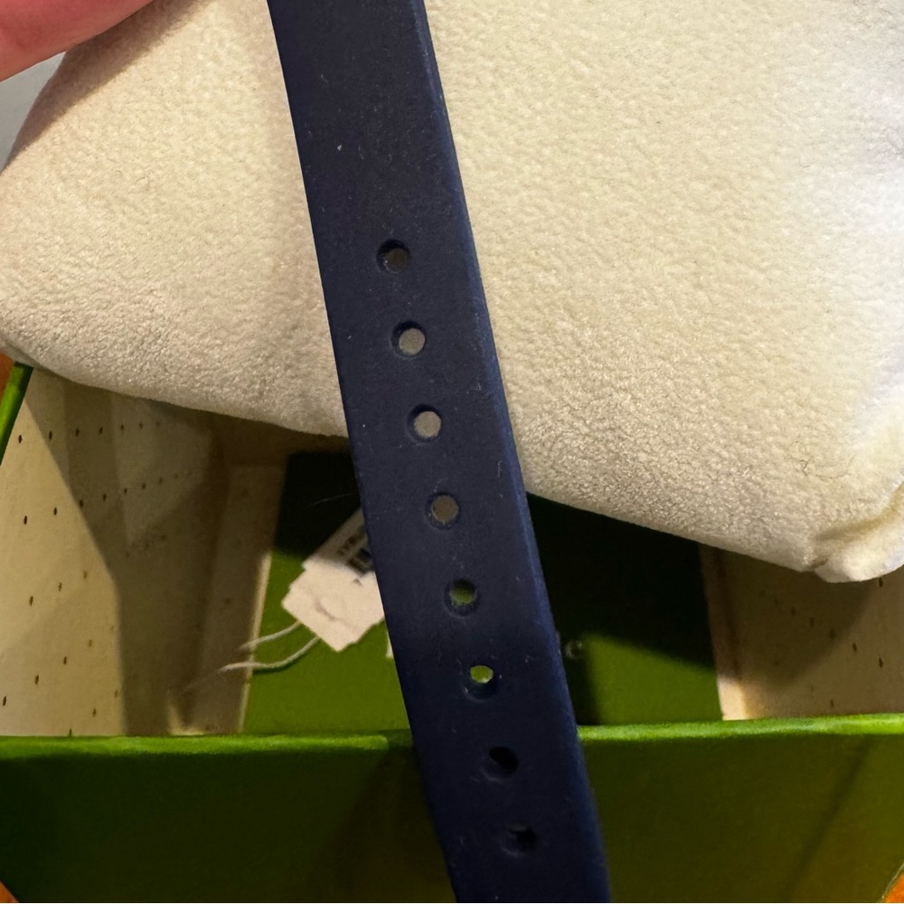 kate spade women’s watch, gold tone with navy blue silicone strap - Picture 6 of 10